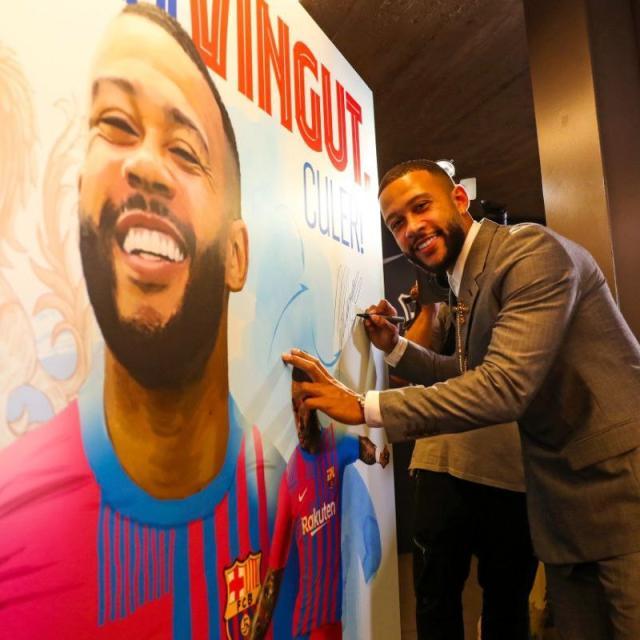 开云-德佩正式亮相巴萨 拉波尔塔:新签的球员都能注册